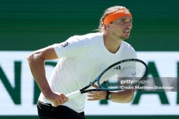Tennis đỉnh cao Indian Wells: Zverev thắng dễ, Swiatek nhận cú sốc lớn