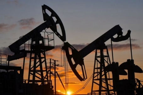 Giá xăng dầu hôm nay 13/3: Dầu thế giới tiếp tục đắt thêm