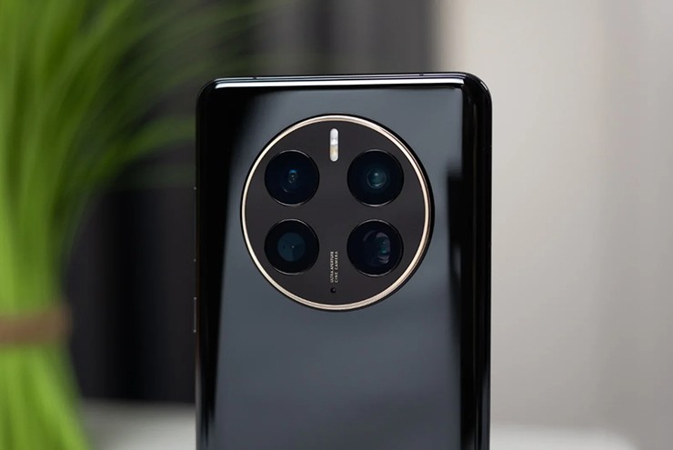Galaxy S9+ và Huawei Mate 50 Pro đều thử nghiệm với camera có&nbsp;khẩu độ thay đổi.