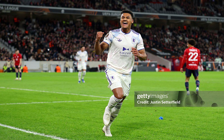 Watkins ghi bàn thắng duy nhất của trận đấu