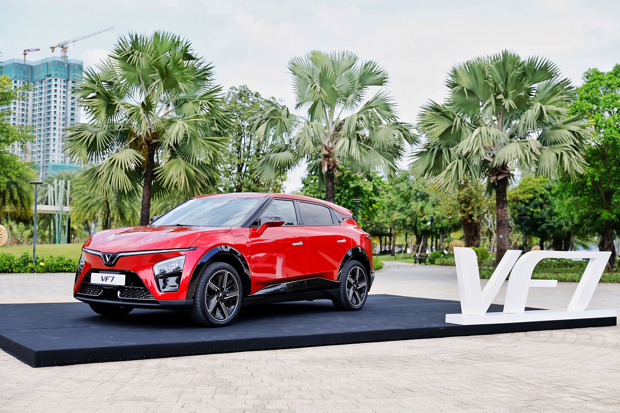 Vinfast VF7.