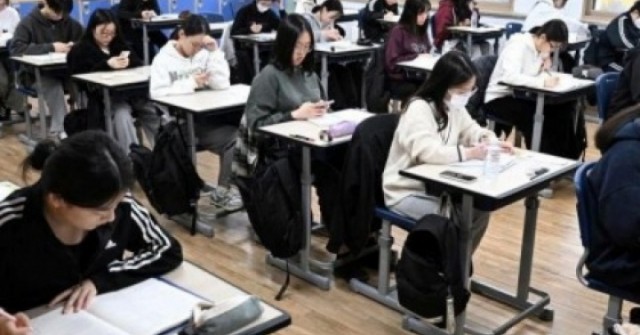 Phụ huynh cùng giáo viên 11 lần trộm đề thi, giúp con gái đứng nhất trường