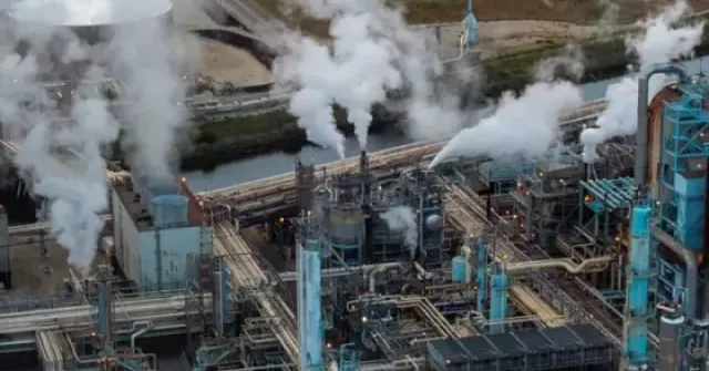 Đằng sau cú sốc dầu mỏ đe dọa cả thế giới