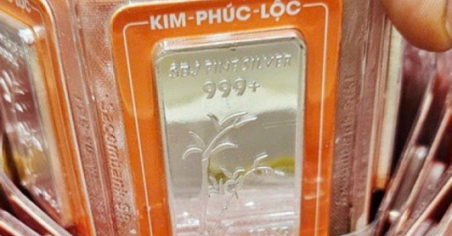Giá bạc hôm nay 13-3: Rớt mạnh hơn vàng, bạc Phú Quý chỉ còn hơn 3 triệu đồng/lượng