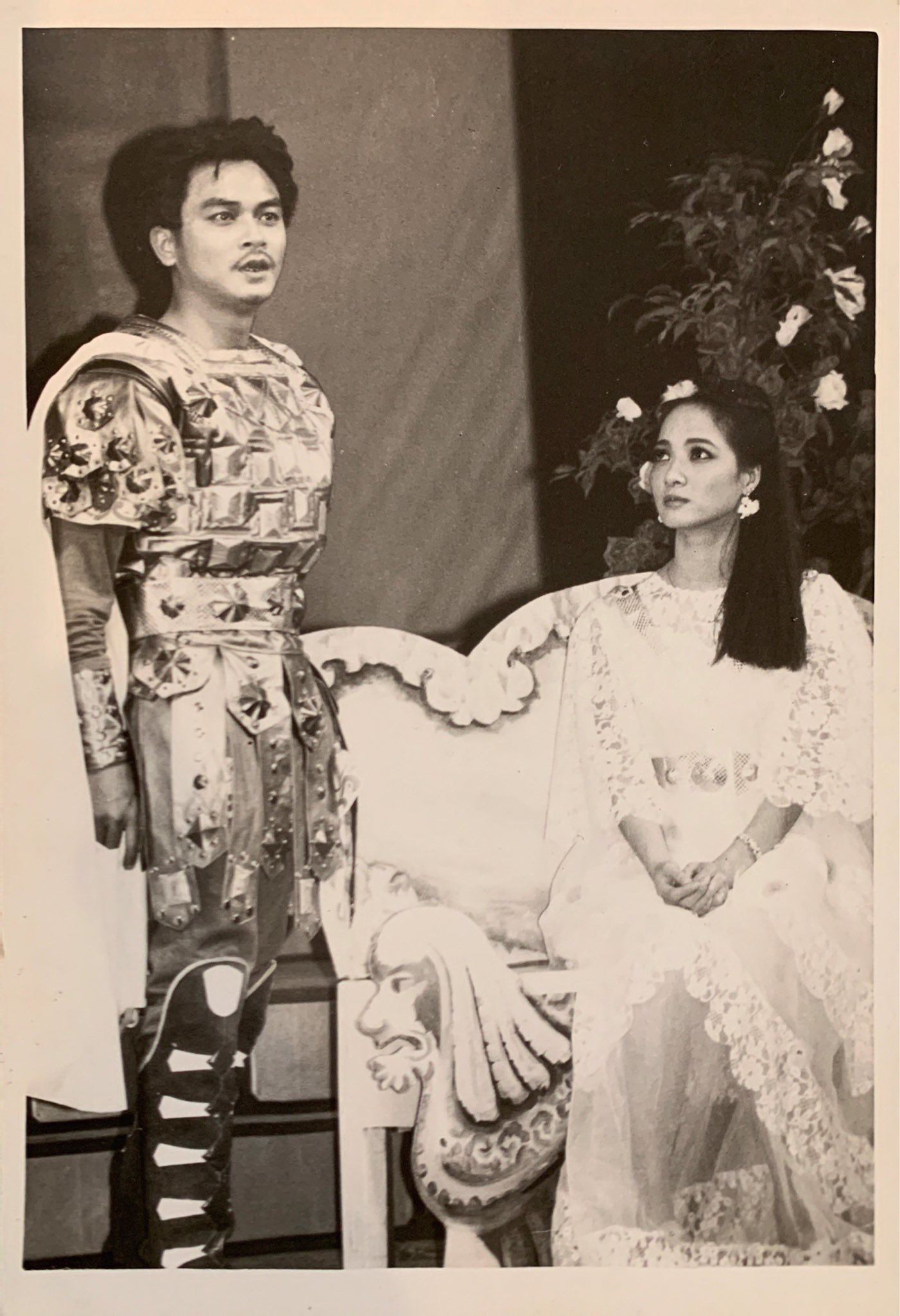 Nhan sắc rực rỡ của nữ nghệ sĩ làng kịch trong vở "Otello" được trình diễn năm 1986.