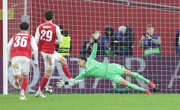 Arsenal cần một quả penalty trước Leverkusen&nbsp;để ngăn đứt mạch bất bại