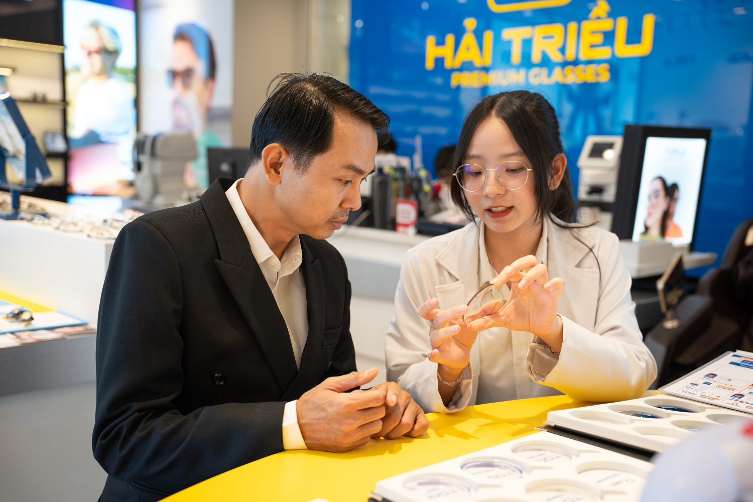 Chính sách bảo hành tầm nhìn là cách chuỗi bán lẻ Kính Hải Triều mang “Quyền Được An Tâm” tới cho khách hàng của mình