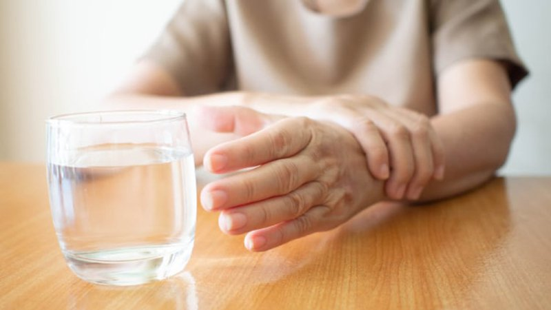 Nhiều người bỏ qua dấu hiệu này, đến khi đau đến mức bật khóc mới phát hiện thoát vị đĩa đệm thì đã muộn - 5