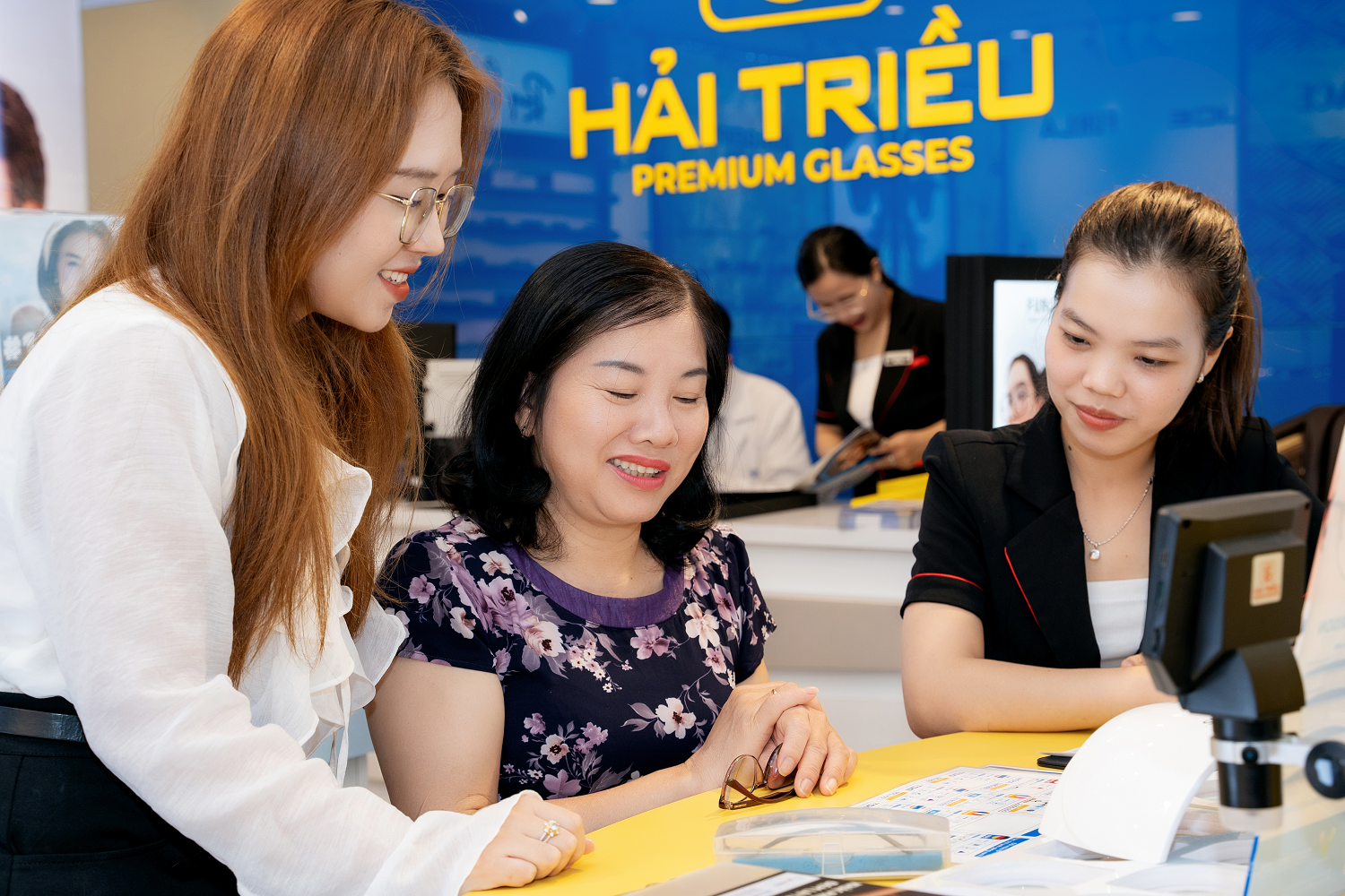 Danh mục sản phẩm đa dạng từ đơn tròng đến đa tròng cao cấp giúp khách hàng tại Kính Hải Triều dễ dàng đưa ra lựa chọn phù hợp với bản thân