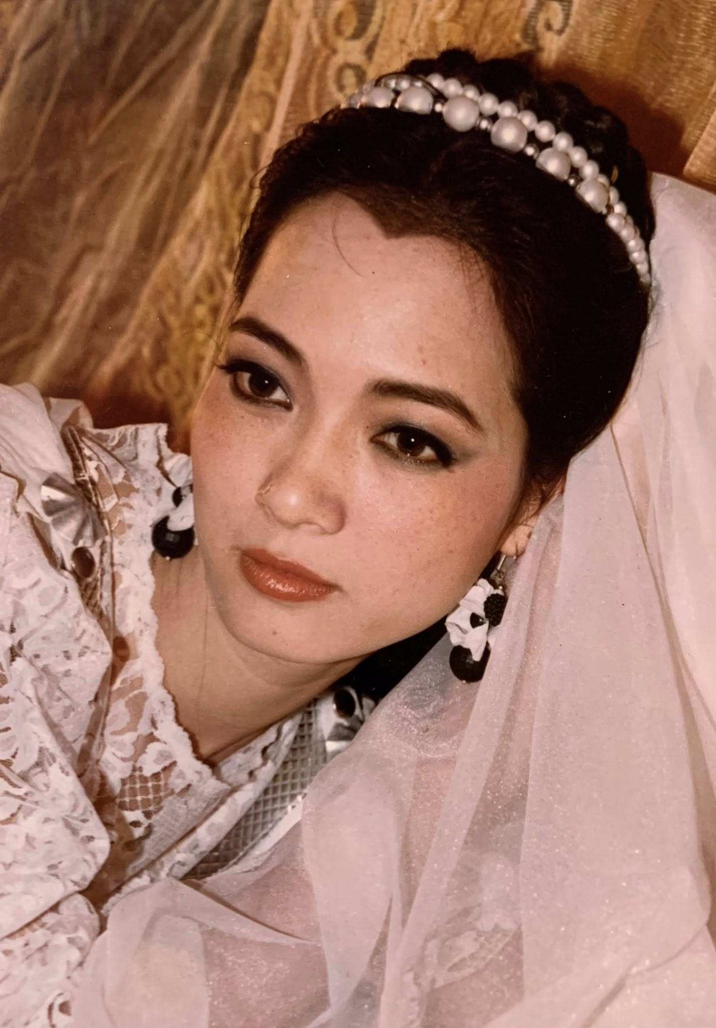 Nhan sắc rực rỡ của nữ nghệ sĩ làng kịch trong vở "Otello" được trình diễn năm 1986.