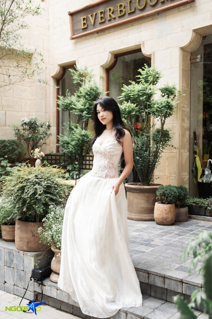 Quán cà phê ngập hoa tươi và cây xanh thành điểm 'sống ảo' của nàng thơ - 8