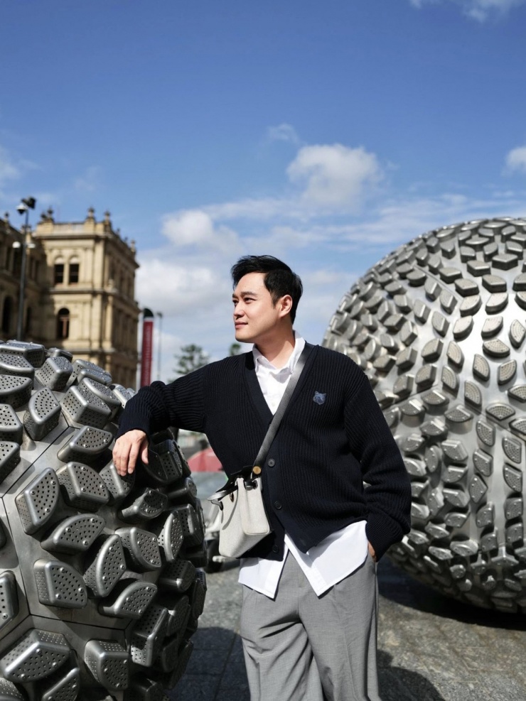 Ca sĩ Quang Vinh hào hứng khám phá Brisbane, Australia.