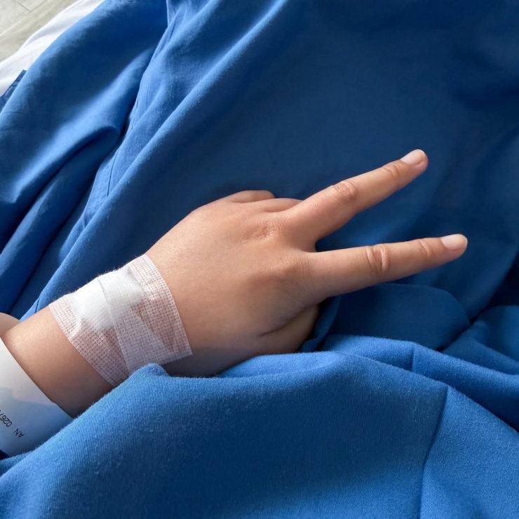 Cát Tường đăng ảnh đang ở bệnh viện.