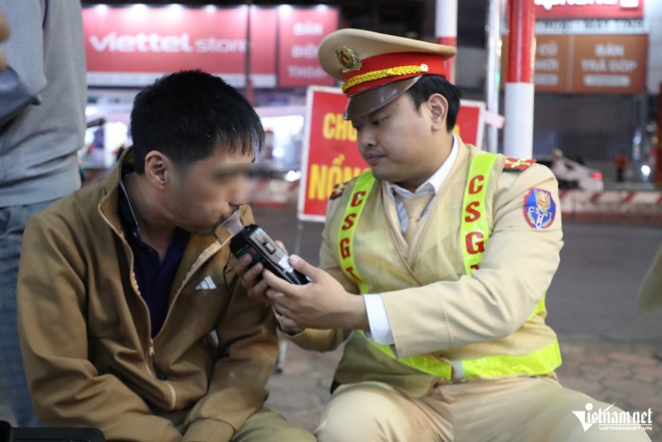 Vi phạm nồng độ cồn lần 2 trong tháng, người đàn ông bỏ xe rời hiện trường - 3