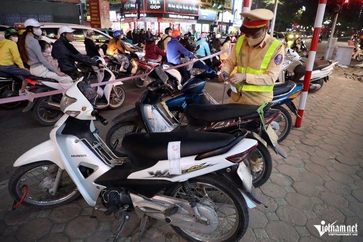 Vi phạm nồng độ cồn lần 2 trong tháng, người đàn ông bỏ xe rời hiện trường - 6