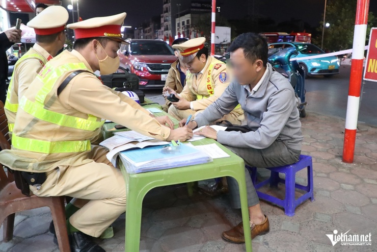 Vi phạm nồng độ cồn lần 2 trong tháng, người đàn ông bỏ xe rời hiện trường - 5