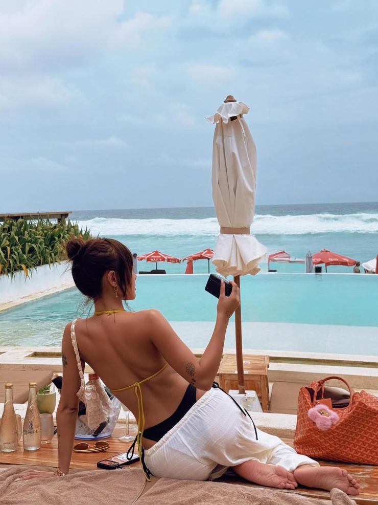 Để duy trì vóc dáng hấp dẫn, Phương Ly chăm chỉ tập gym, thể thao và vũ đạo cường độ cao, đồng thời áp dụng chế độ ăn uống kỷ luật.