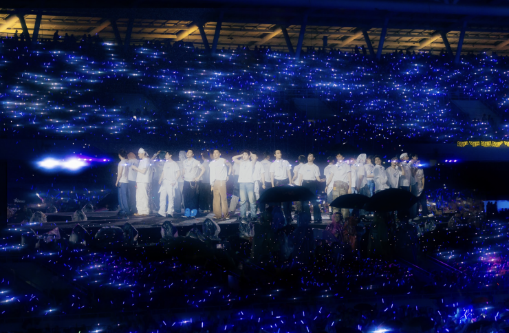 Bất ngờ lớn từ 30 anh trai - 1