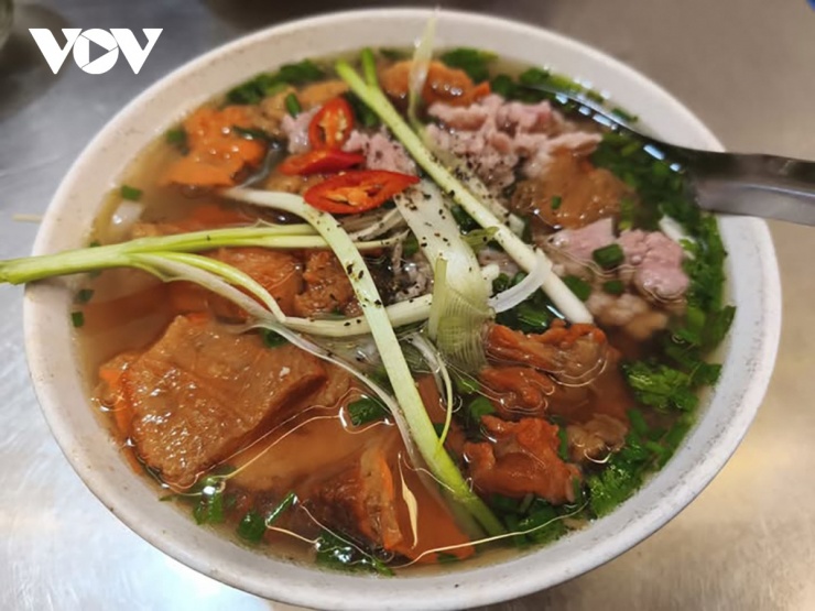 Giá xăng tăng, quán ăn tăng giá, người dân lo ngại - 4