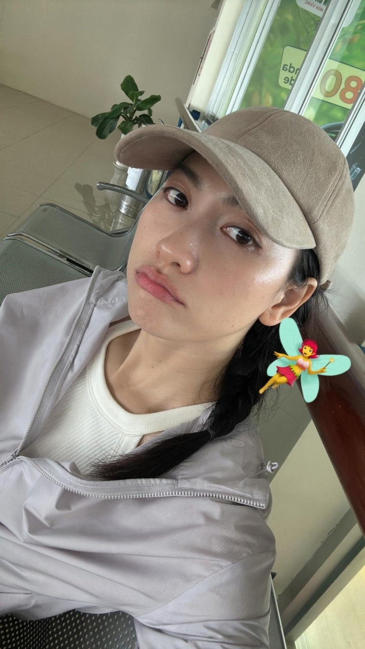 Bên cạnh mặt mộc đỉnh của chóp, Phương Anh Đào còn là nữ diễn viên hàng đầu hiện nay với diễn xuất đa dạng, sẵn sàng lăn xả vì vai diễn và không ngại làm xấu theo yêu cầu kịch bản. Cô với Tuấn Trần đã đóng chung hai phim ăn khách là Mai, Báu Vật Trời Cho và vướng tin đồn phim giả tình thật.