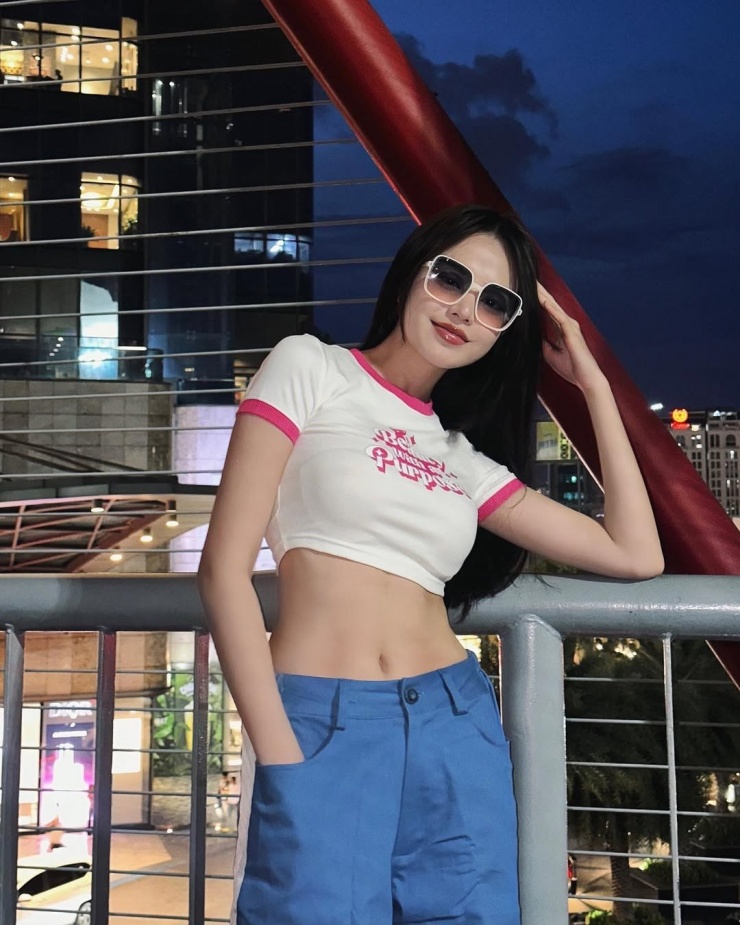 Ngoài gym, Thanh Thủy còn dành thời gian bơi lội, đánh cầu lông, chạy bộ để hình thể săn chắc.