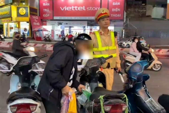 Vi phạm nồng độ cồn lần 2 trong tháng, người đàn ông bỏ xe rời hiện trường