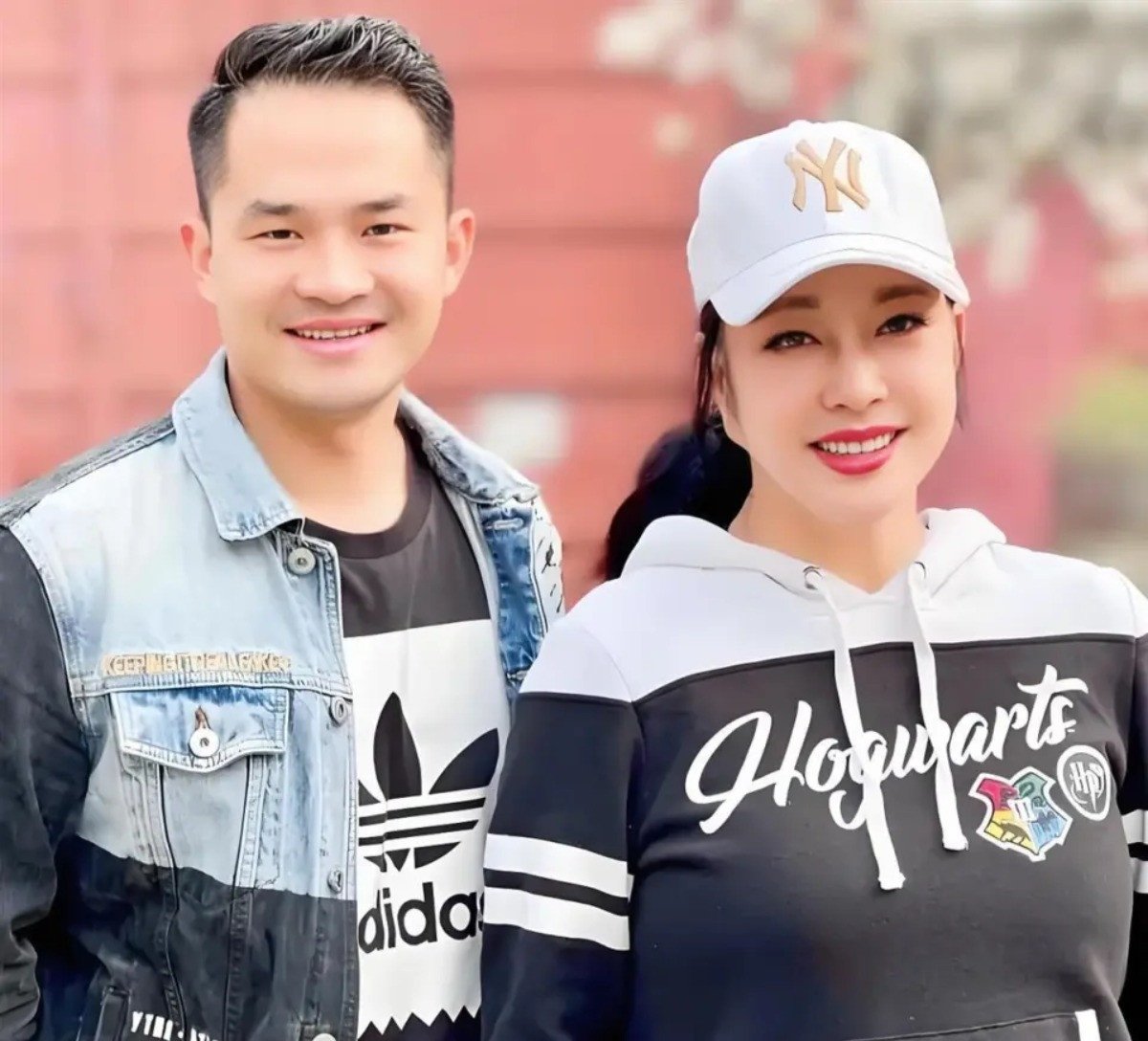 Cổ Kha đăng tải hình ảnh xuất hiện cùng Lưu Hiểu Khánh.