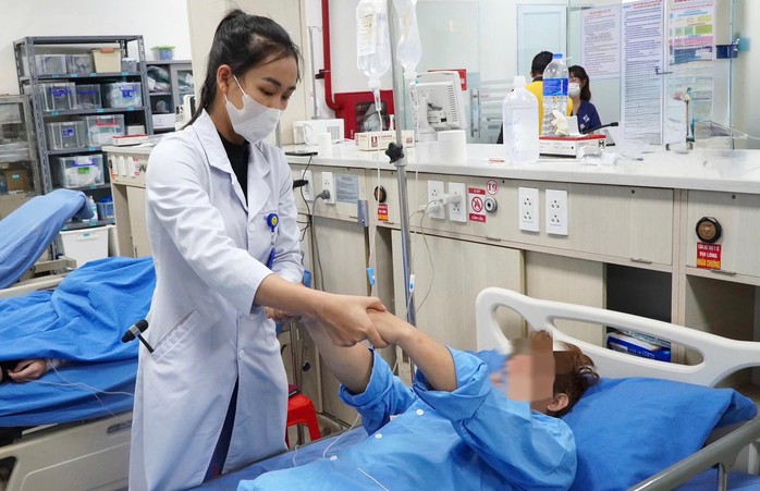 Nam bệnh nhân co giật, phải nhập viện sau khi hít bóng cười. Ảnh: Bệnh viện cung cấp