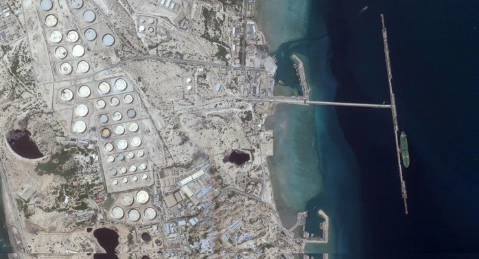 Mỹ tuyên bố xóa sổ mọi mục tiêu quân sự ở "trái tim dầu mỏ" Iran - 1