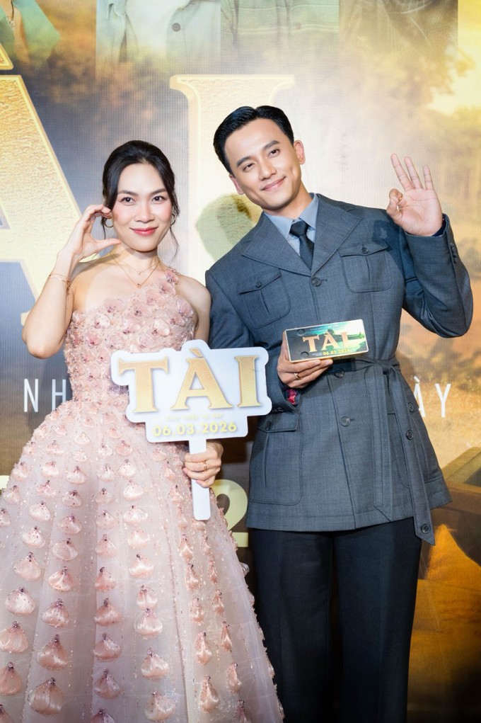 Mỹ Tâm và Mai Tài Phến sánh đôi tại buổi ra mắt phim 'Tài' ở TP HCM hôm 6/3.