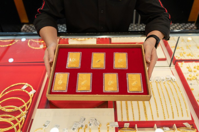 Giá vàng biến động liên tục những ngày qua