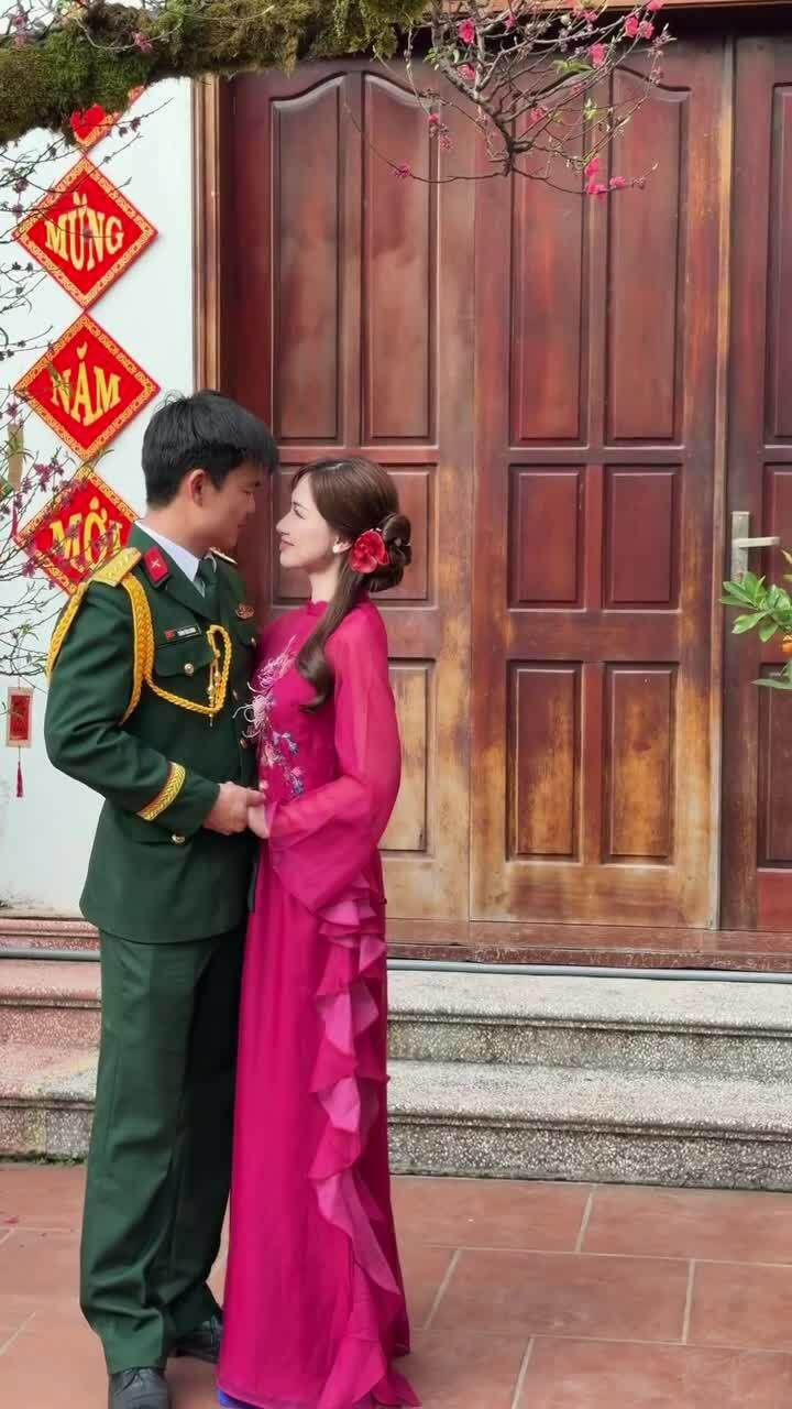 Và cũng tại ngôi nhà này, Hòa Minzy cùng chồng 'tung ảnh' gây 'chấn động' cộng đồng mạng về hạnh phúc của cô.