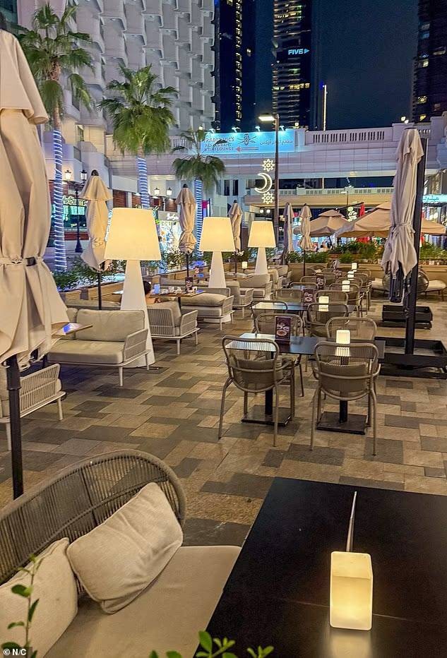 Các nhà hàng, quán ăn không bóng người. Ảnh: N/C