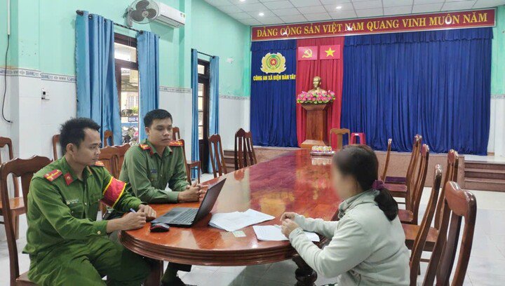 Bà L. tại cơ quan công an. (Ản: C.A)