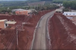 Vụ nhà dân cheo leo bên mép vực: Đồng Nai yêu cầu chủ đầu tư xin lỗi dân công khai