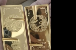 Cả nhà bới 10 tấn rác tìm túi vàng