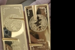 Cả nhà bới 10 tấn rác tìm túi vàng