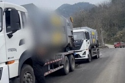 Cả nhà bới 10 tấn rác tìm túi vàng