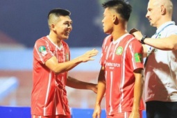 Giải Hạng nhất 2025-2026: Văn Khoa tái hiện "siêu phẩm" bàn thắng từ giữa sân của Wayne Rooney