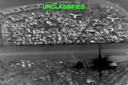 Mỹ oanh tạc hòn đảo chiến lược của Iran, chuyên gia cảnh báo giá dầu 'vượt tầm kiểm soát'