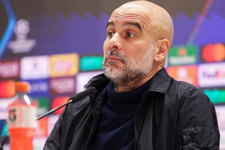 Man City kém Arsenal 7 điểm: Pep Guardiola cảnh báo nguy cơ sớm "đầu hàng"