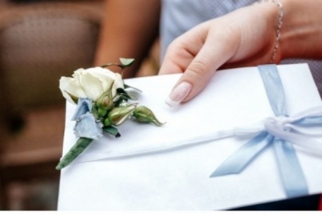 Đồng nghiệp mừng cưới hơn 2 triệu đồng, cô dâu vẫn chê keo kiệt gây bức xúc