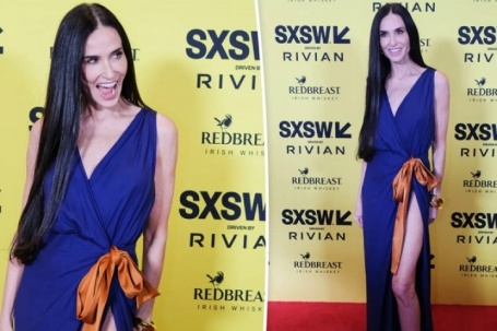 Demi Moore diện váy xẻ táo bạo ở tuổi 63