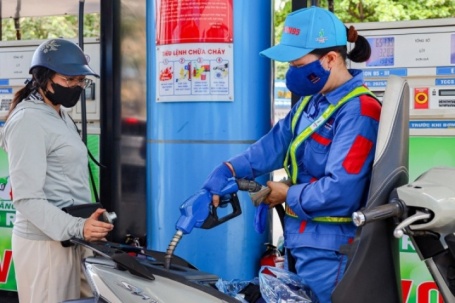 Quỹ bình ổn giá xăng dầu đủ hỗ trợ trong 15 ngày, Bộ Công Thương nêu đề xuất