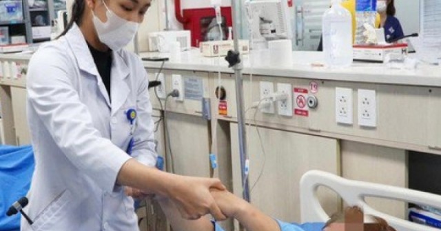 Nam thanh niên co giật sau khi hít bóng cười