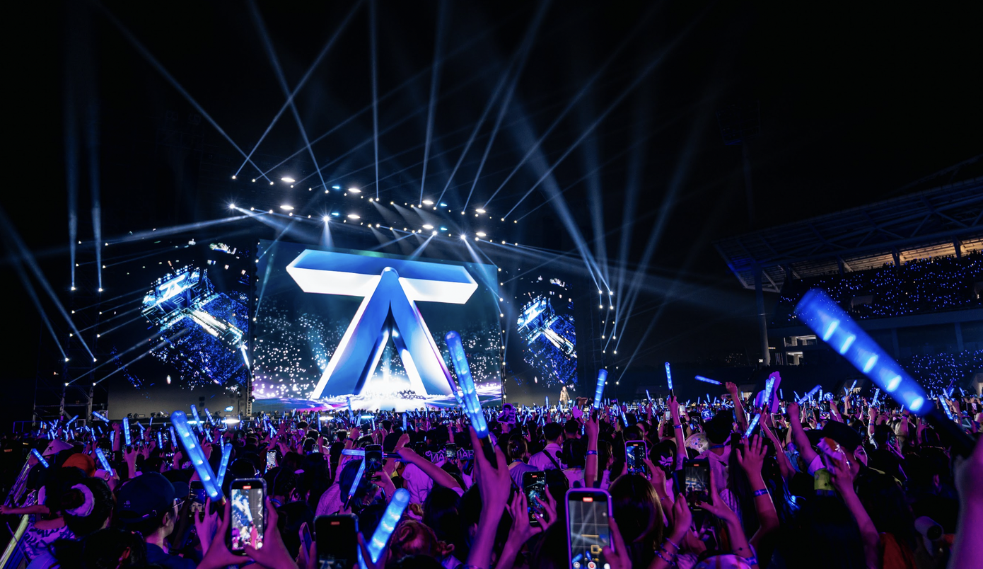 Bất ngờ lớn từ 30 anh trai - 3