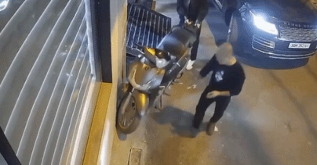 Dấu hiệu hình sự trong vụ tài xế ô tô chọc thủng lốp xe SH để trước cửa nhà ở Hà Nội