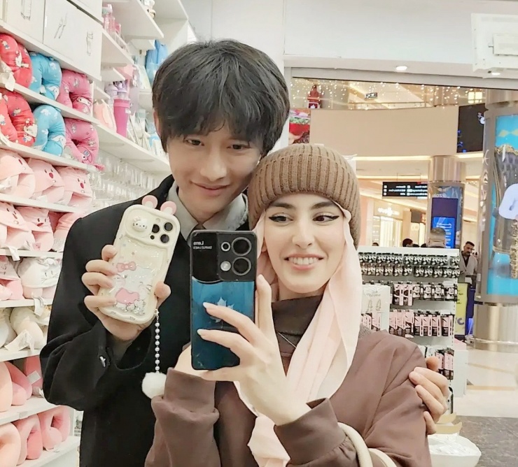 Người đàn ông “ế” vợ đã tìm được tình yêu đích thực ở phương trời xa. Ảnh: Sohu