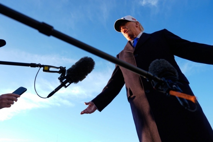 Ông Trump tiết lộ, nhiều quốc gia sẵn sàng điều tàu chiến tới eo biển Hormuz - 1