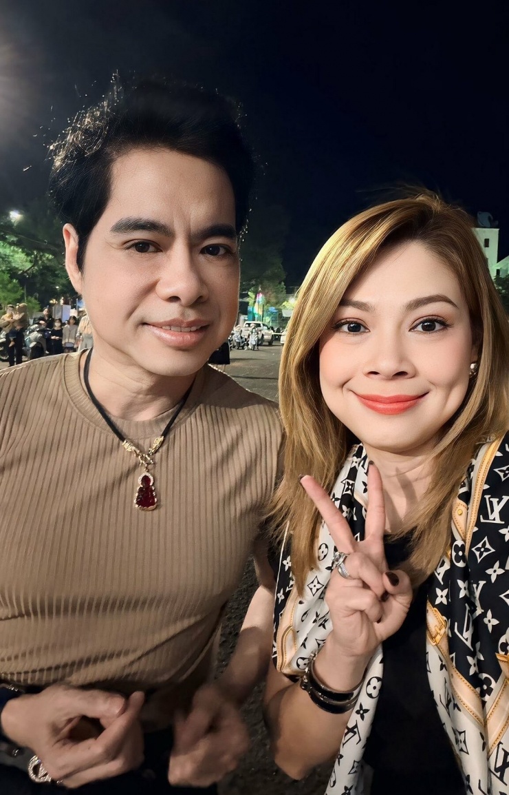 Ca sĩ Thanh Thảo từ Mỹ về Việt Nam làm giám khảo cuộc thi hoa hậu cùng Ngọc Sơn.